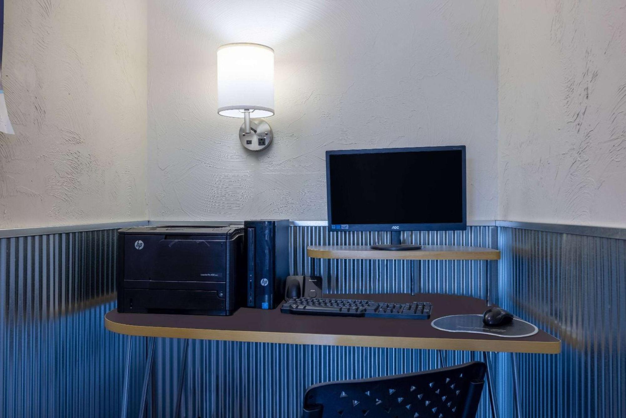 Travelodge By Wyndham Ливингстон Экстерьер фото